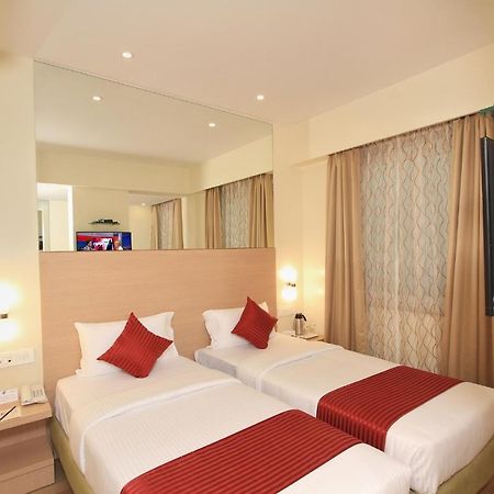 La Sara Regent Hotel Бангалор Екстериор снимка