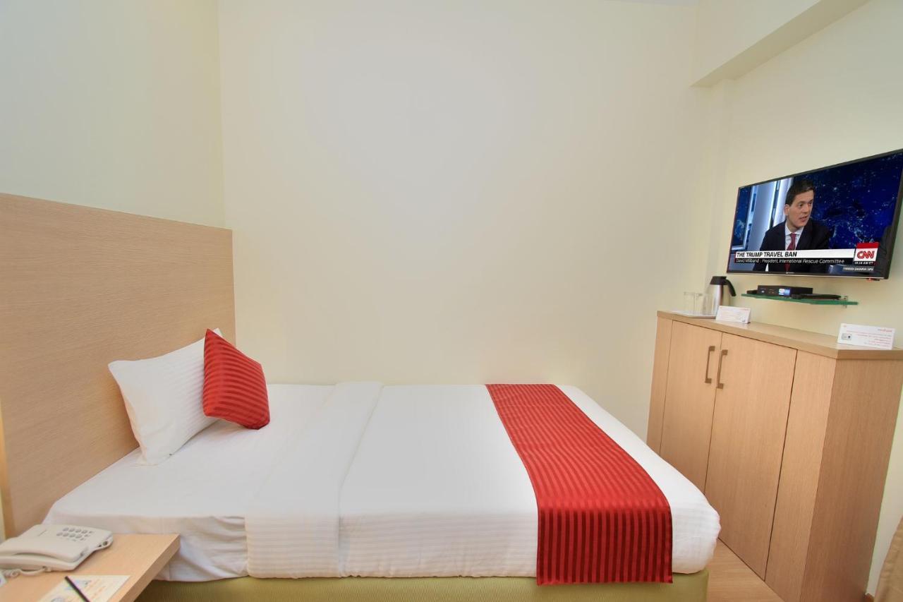 La Sara Regent Hotel Бангалор Екстериор снимка