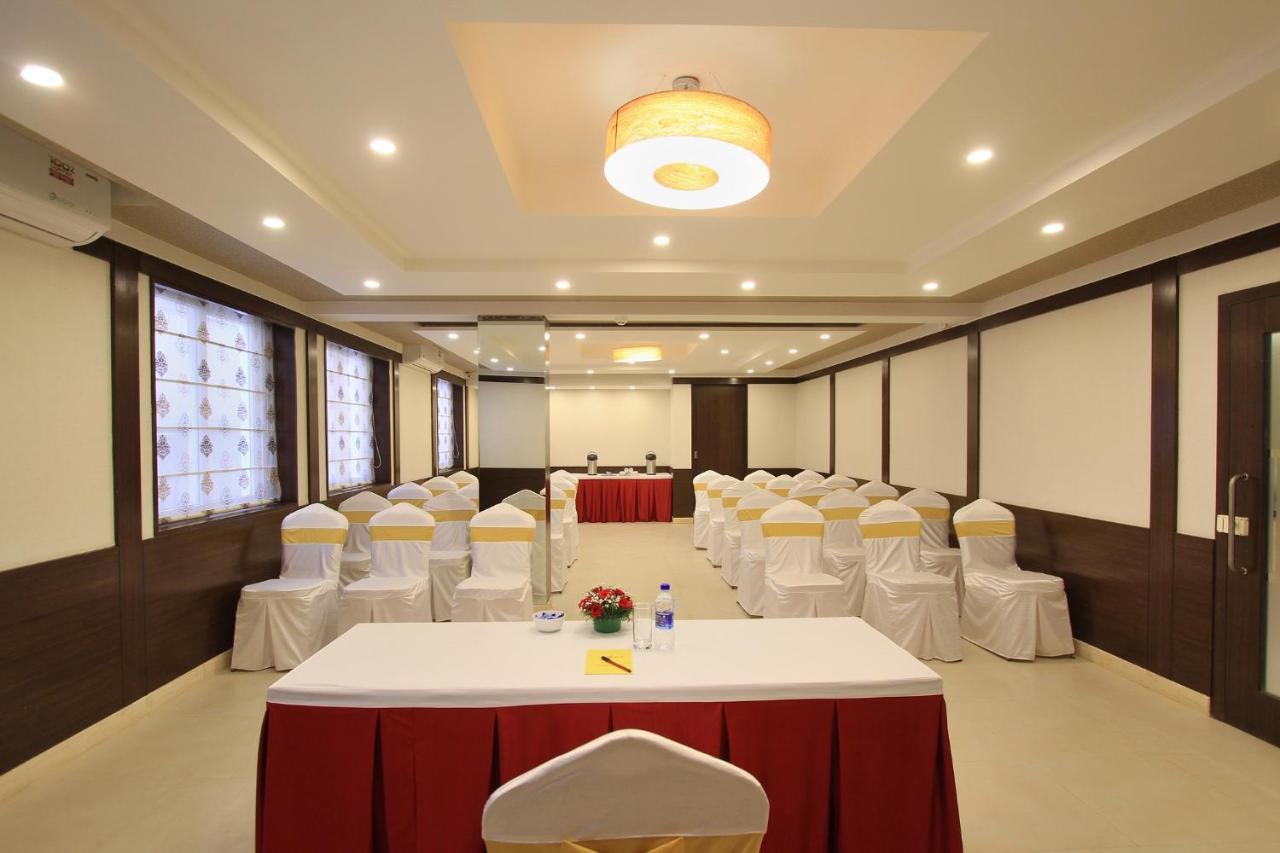 La Sara Regent Hotel Бангалор Екстериор снимка