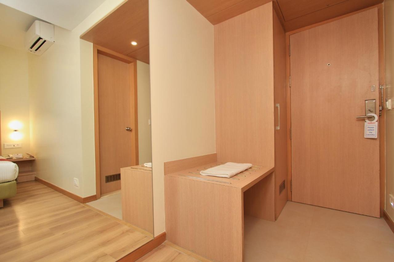 La Sara Regent Hotel Бангалор Екстериор снимка