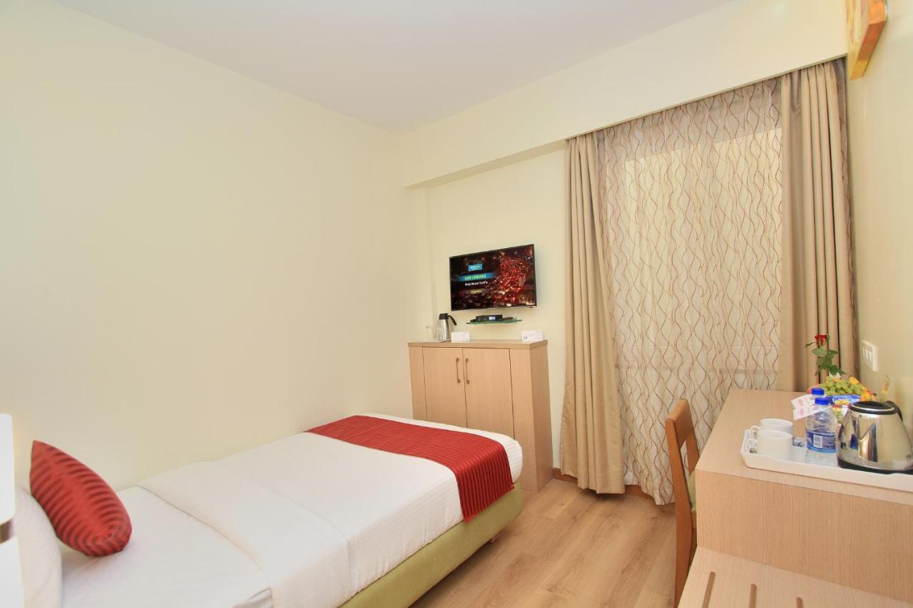 La Sara Regent Hotel Бангалор Екстериор снимка