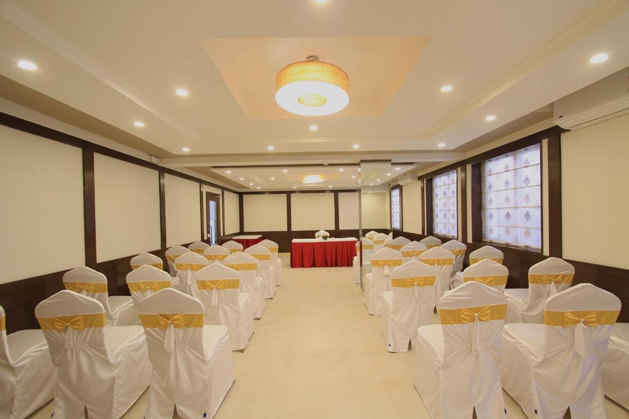 La Sara Regent Hotel Бангалор Екстериор снимка