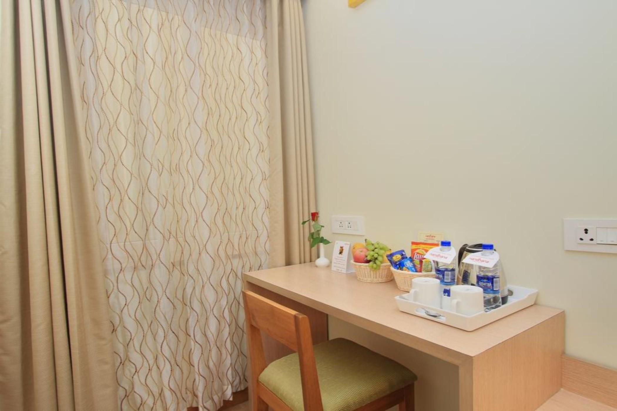 La Sara Regent Hotel Бангалор Екстериор снимка