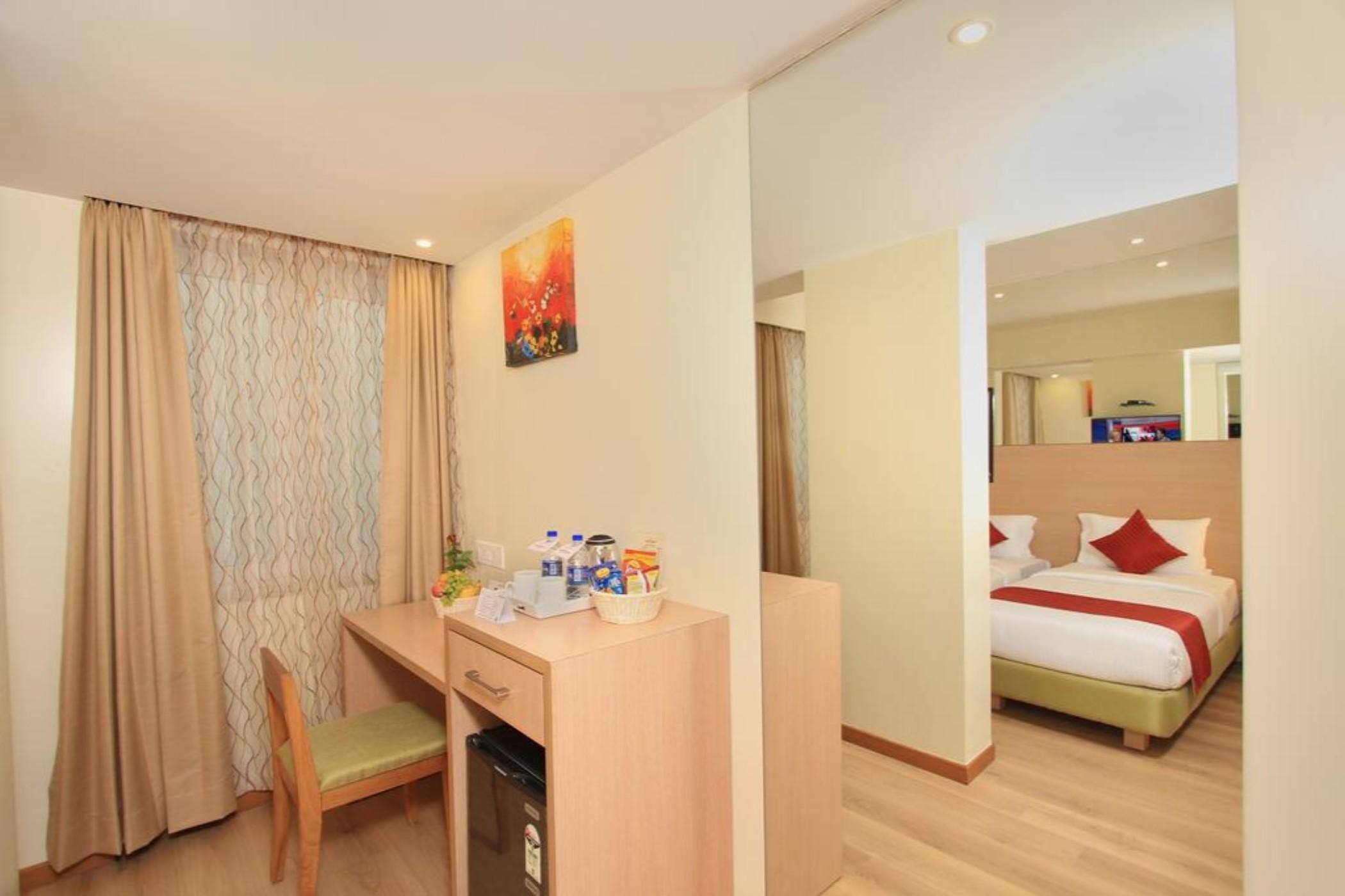 La Sara Regent Hotel Бангалор Екстериор снимка